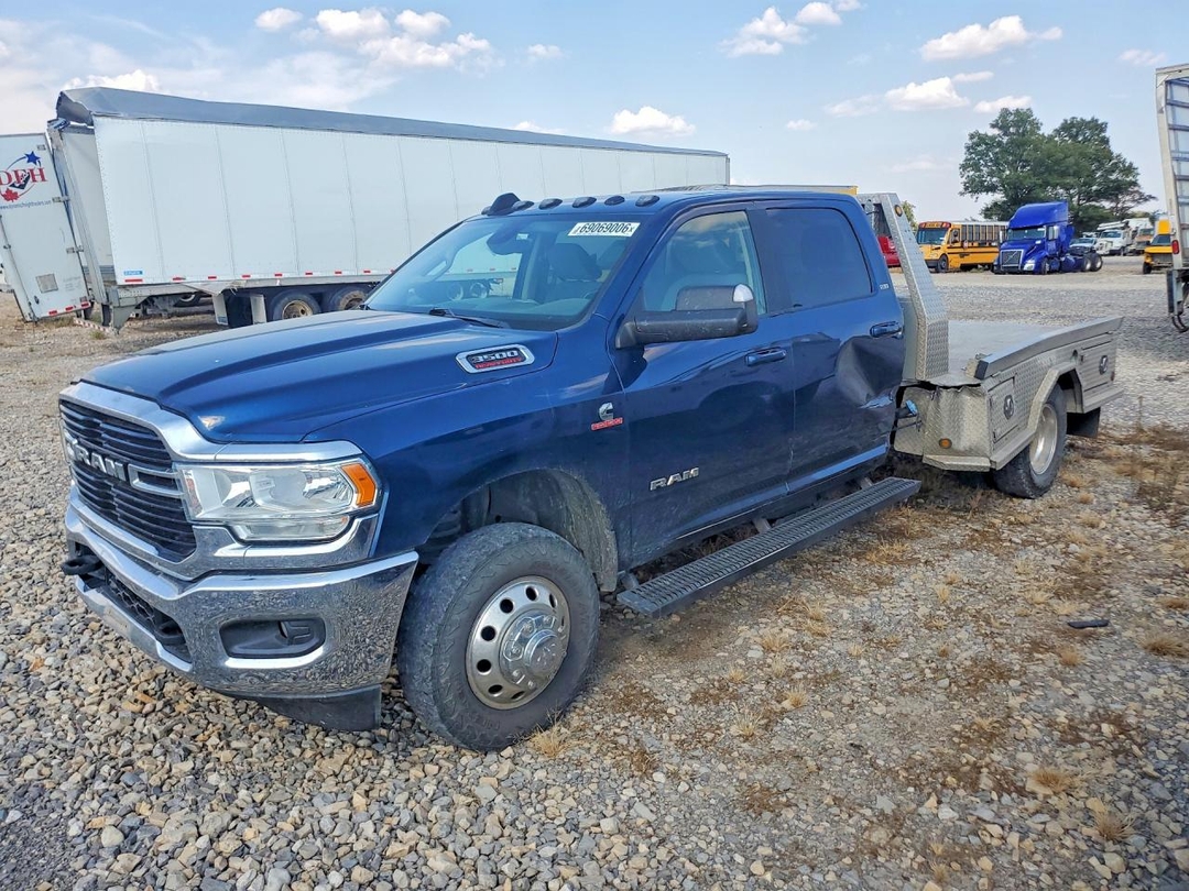 Vista de 2020 RAM 3500, ángulo 1