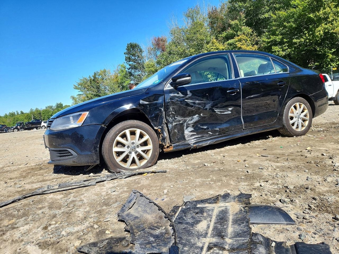 Vue de 2013 VOLKSWAGEN JETTA SE, angle 1
