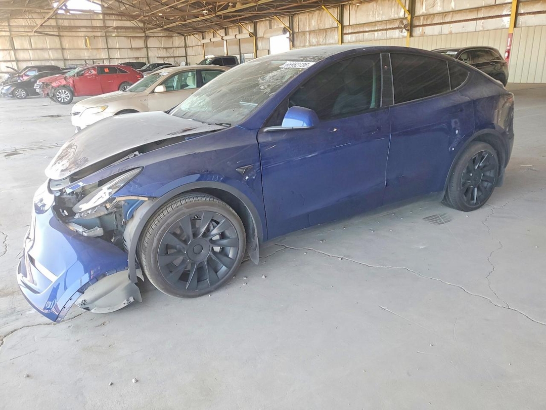 Вид 2023 TESLA MODEL Y, угол 1