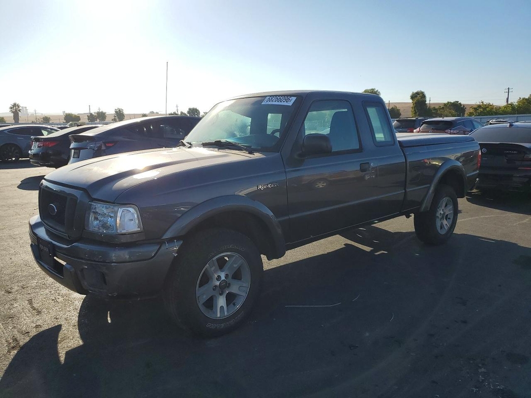 Vue de 2005 FORD RANGER SUPER CAB, angle 1