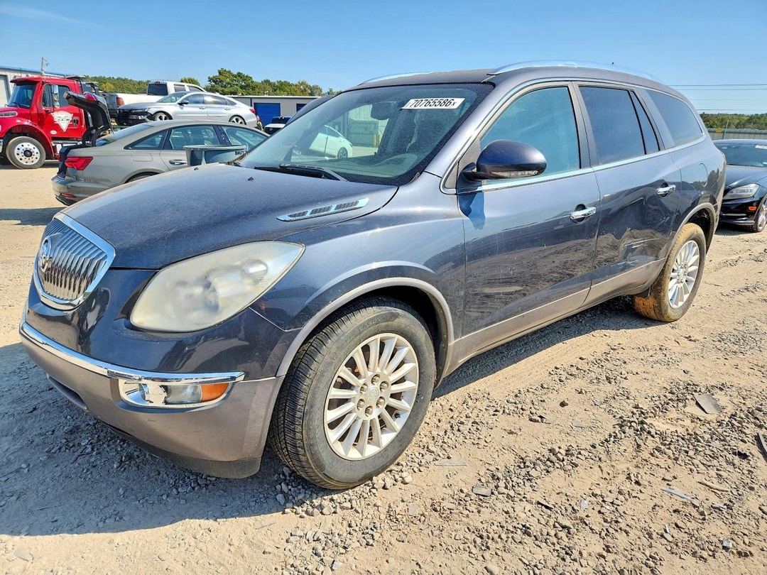 Вид 2011 BUICK ENCLAVE CX, угол 1