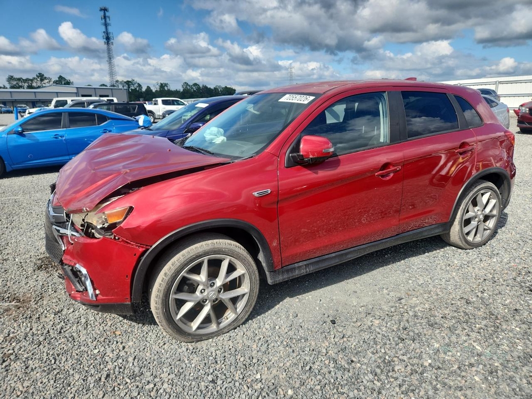 Вид 2018 MITSUBISHI OUTLANDER SPORT ES, угол 1