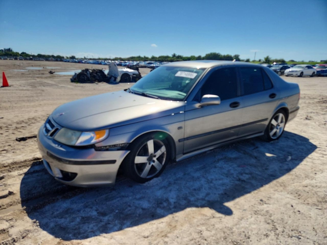 منظر 2005 SAAB 9-5 AERO، زاوية 1