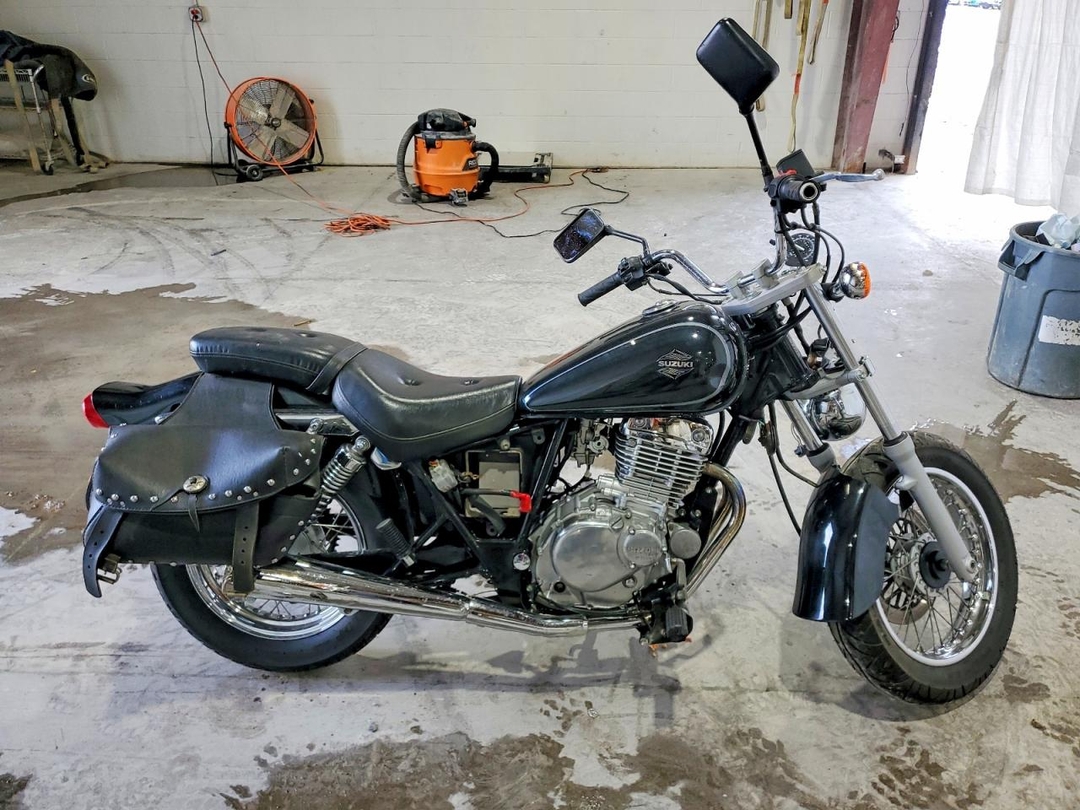 منظر 2002 SUZUKI GZ250، زاوية 1
