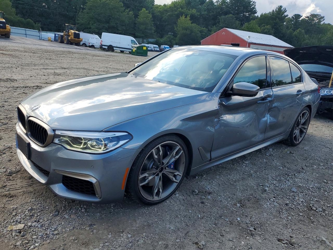 Вид 2020 BMW M550XI, угол 1