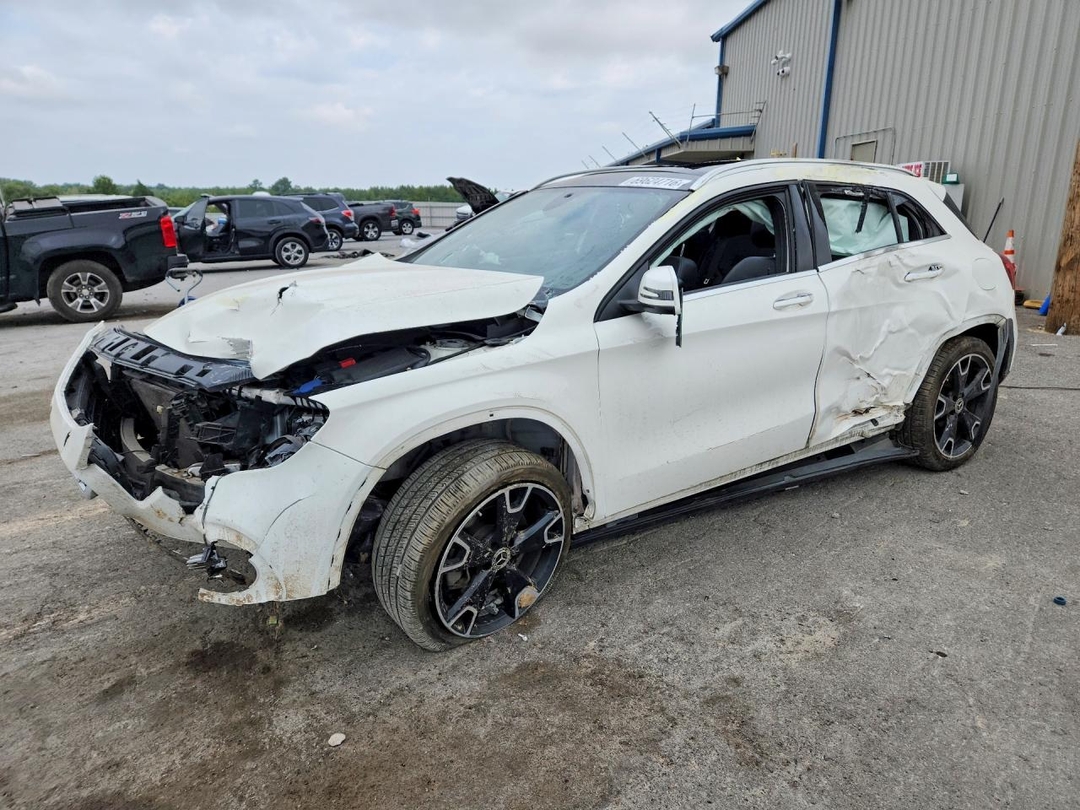 Vue de 2019 MERCEDES-BENZ GLA 250 4MATIC, angle 1
