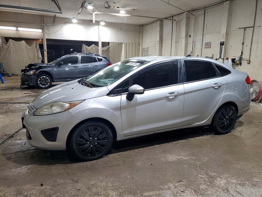 Вид 2013 FORD FIESTA S, угол 1