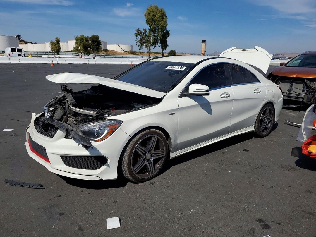 Вид 2015 MERCEDES-BENZ CLA 250, угол 1