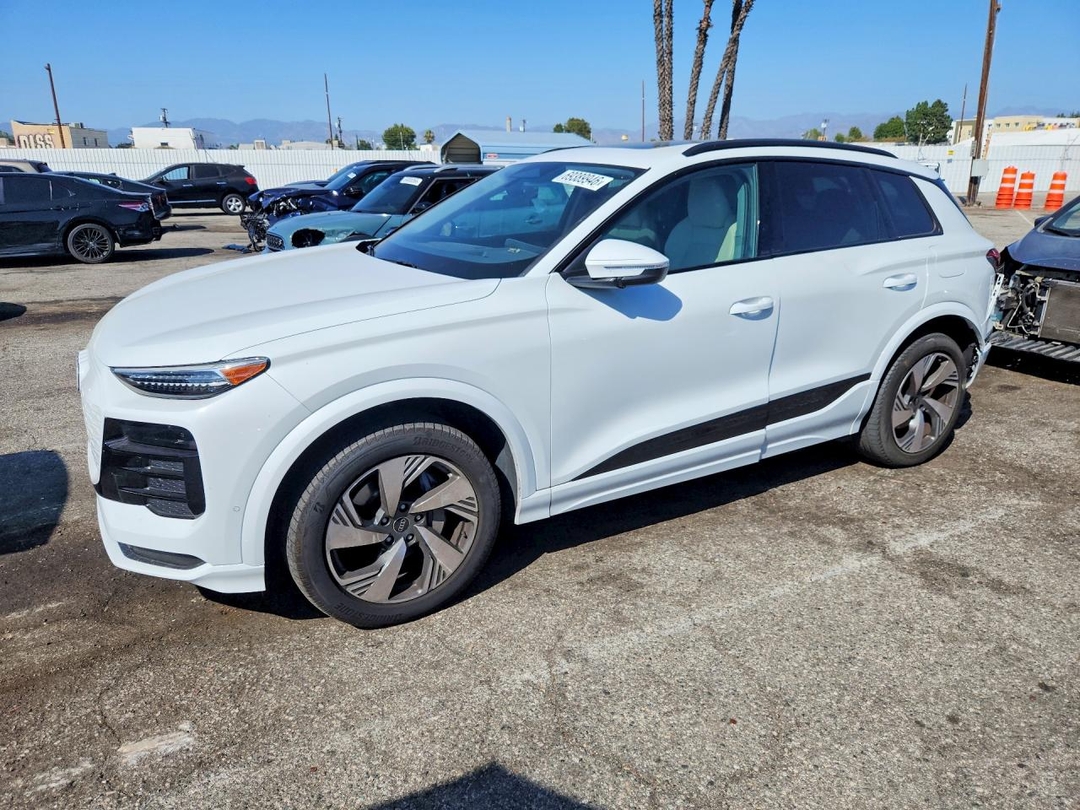 Вид 2025 AUDI Q6 E-TRON PREMIUM PLUS, угол 1