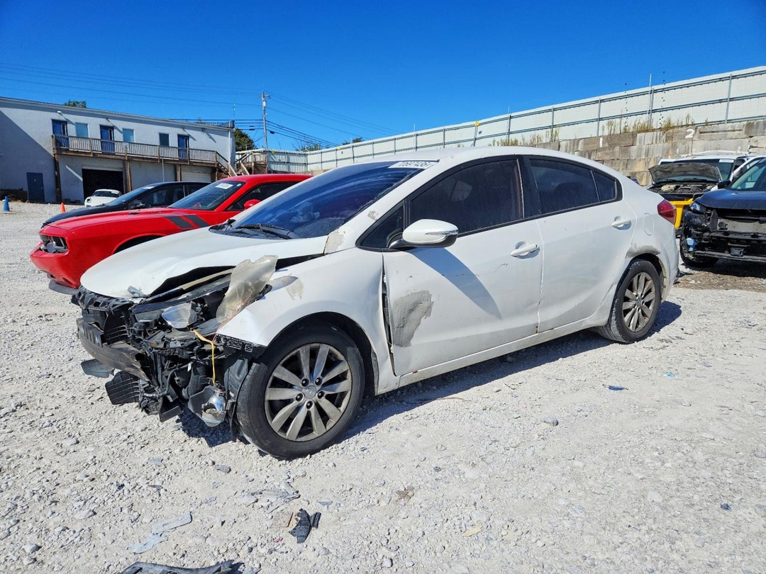منظر 2015 KIA FORTE LX، زاوية 1