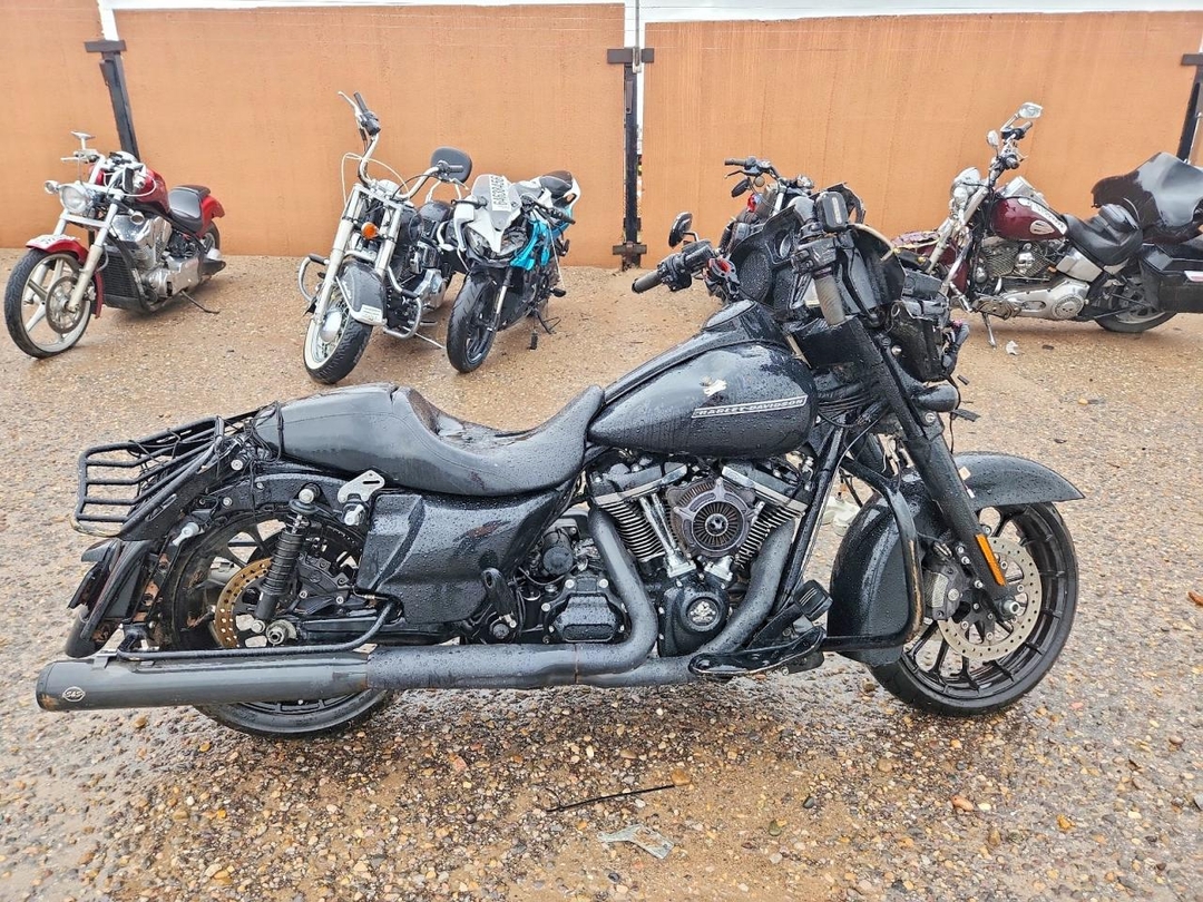 Вид 2018 HARLEY-DAVIDSON FLHXS STREET GLIDE SPECIAL, угол 1