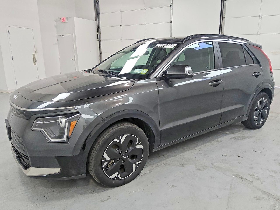 Vue de 2024 KIA NIRO WIND, angle 1