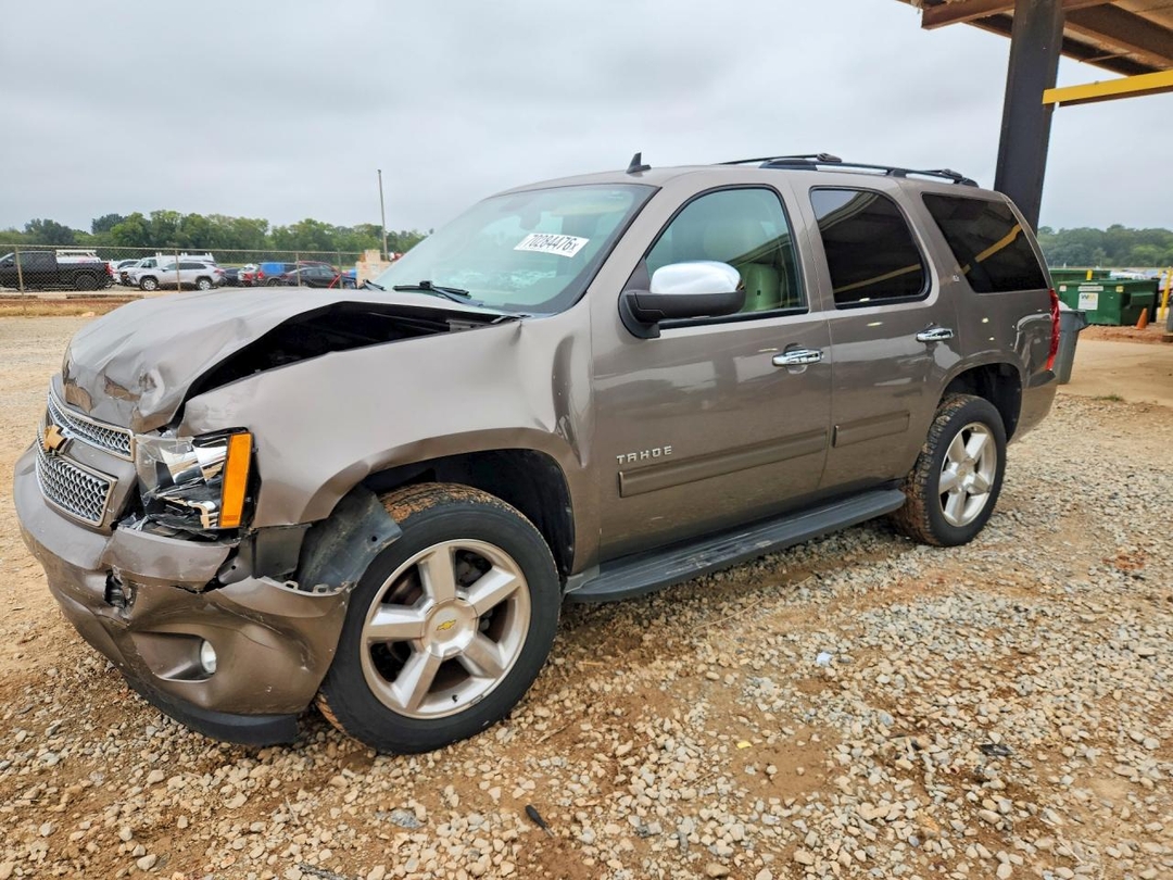 Vue de 2012 CHEVROLET TAHOE C1500 LT, angle 1