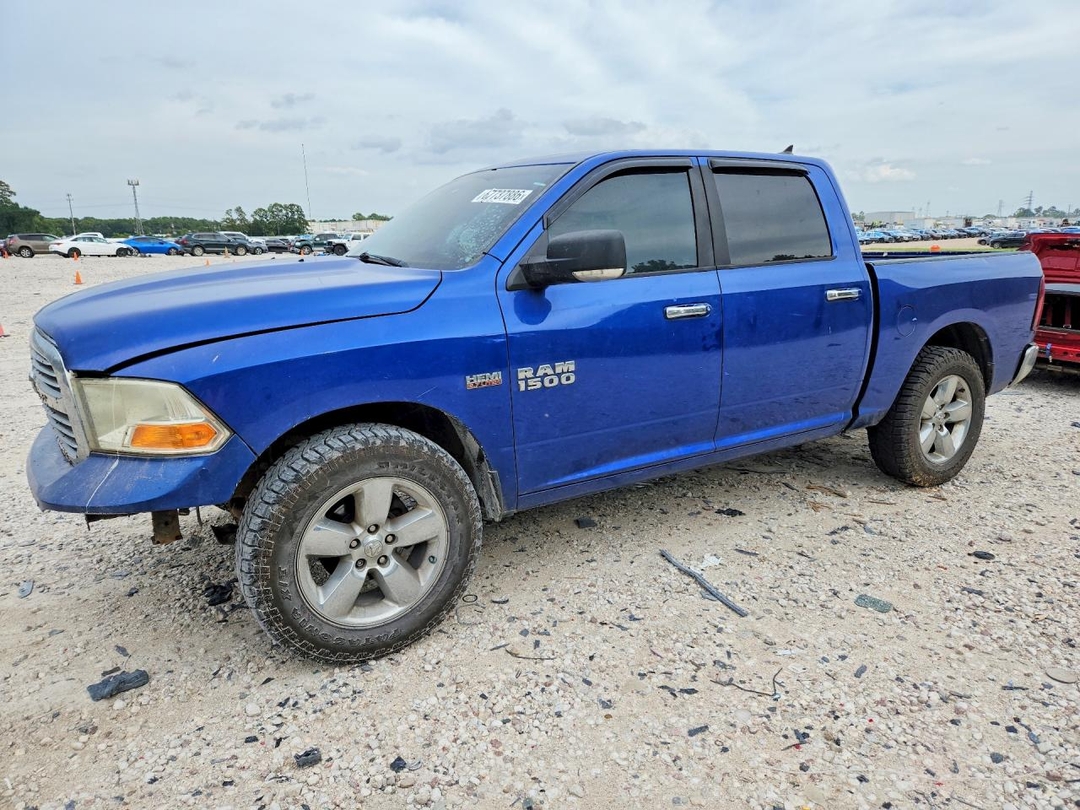 Vista de 2016 RAM 1500 SLT, ángulo 1