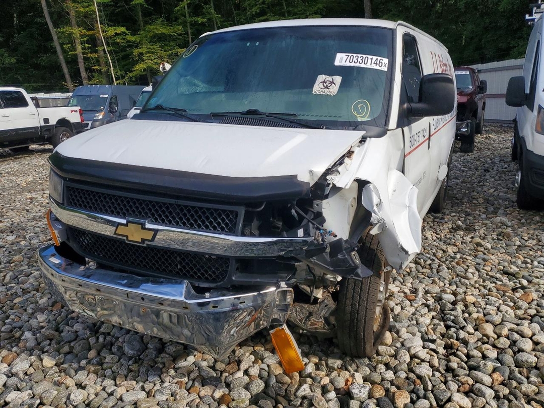 Vue de 2014 CHEVROLET EXPRESS G2500, angle 1