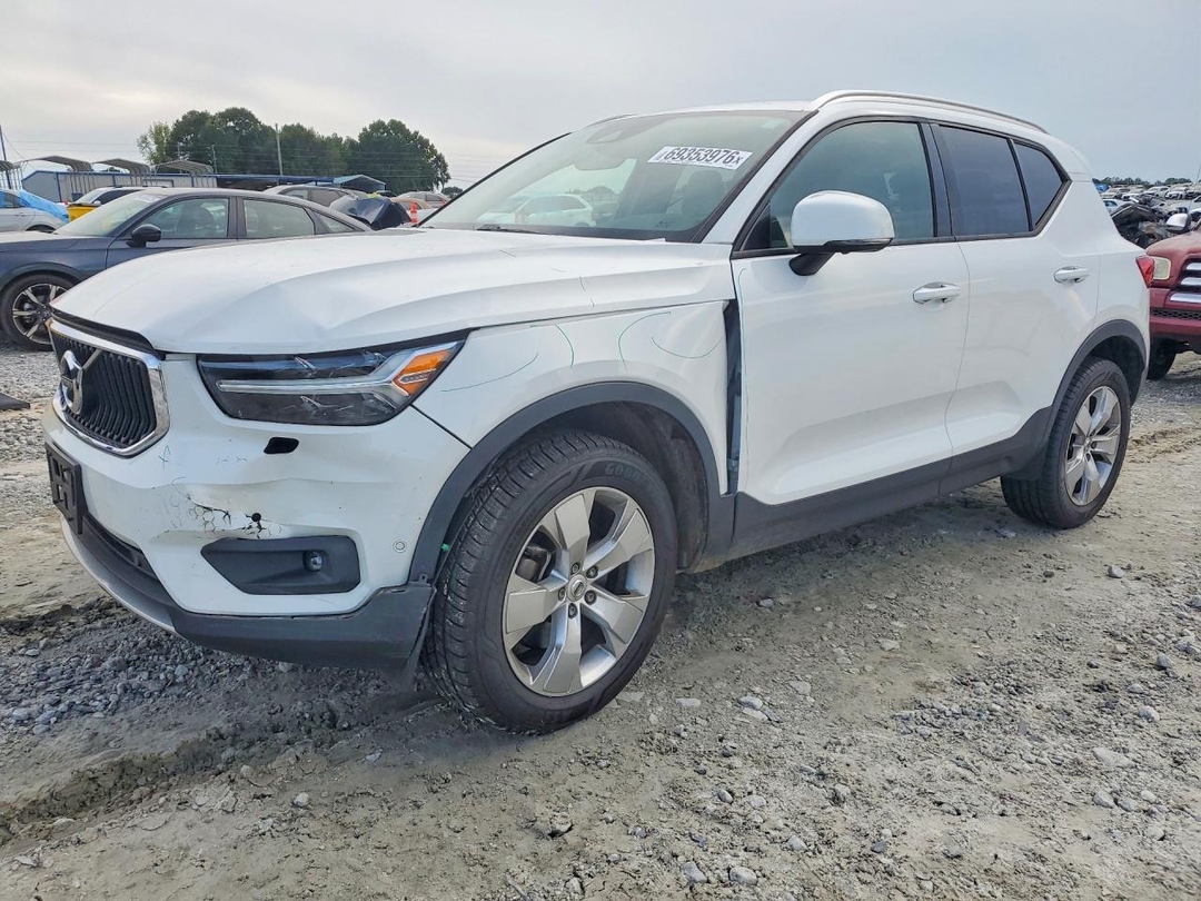 Vista de 2019 VOLVO XC40 T5 MOMENTUM, ángulo 1