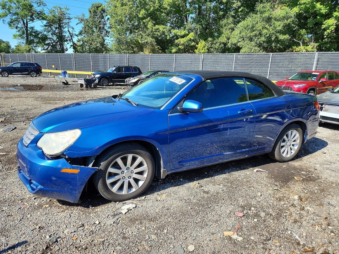 Vue de 2010 CHRYSLER SEBRING TOURING, angle 1