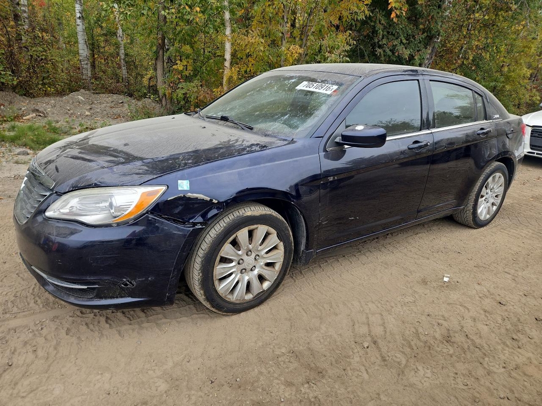 Вид 2012 CHRYSLER 200 LX, угол 1