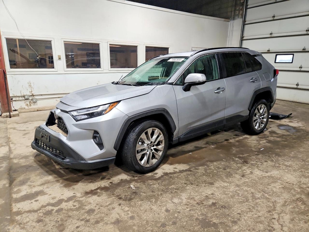Вид 2025 TOYOTA RAV4 XLE PREMIUM, угол 1