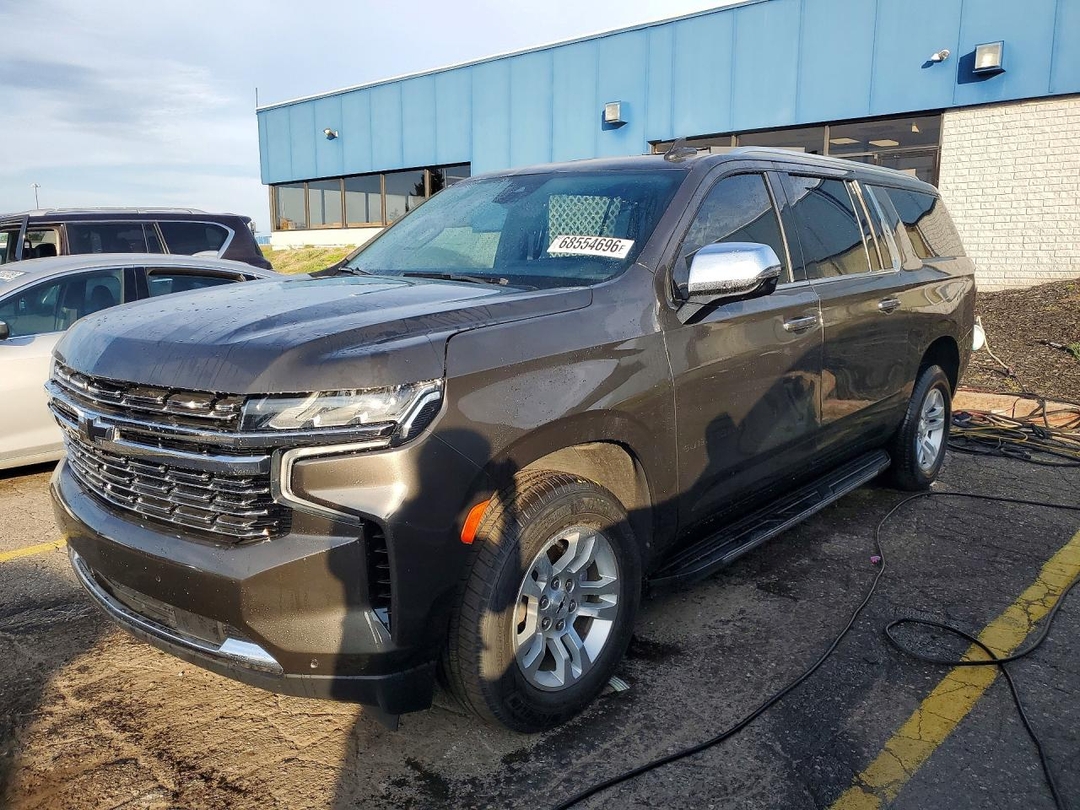 Vue de 2021 CHEVROLET SUBURBAN K1500 PREMIER, angle 1