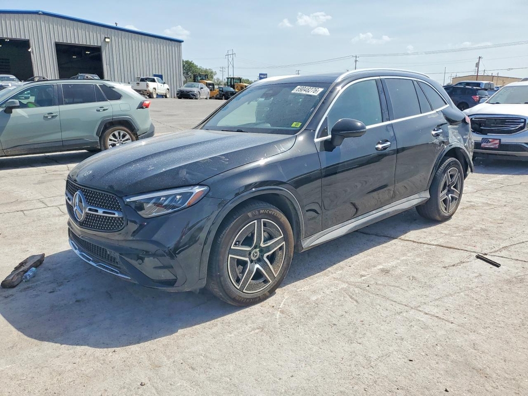 Vue de 2025 MERCEDES-BENZ GLC 300 4MATIC, angle 1