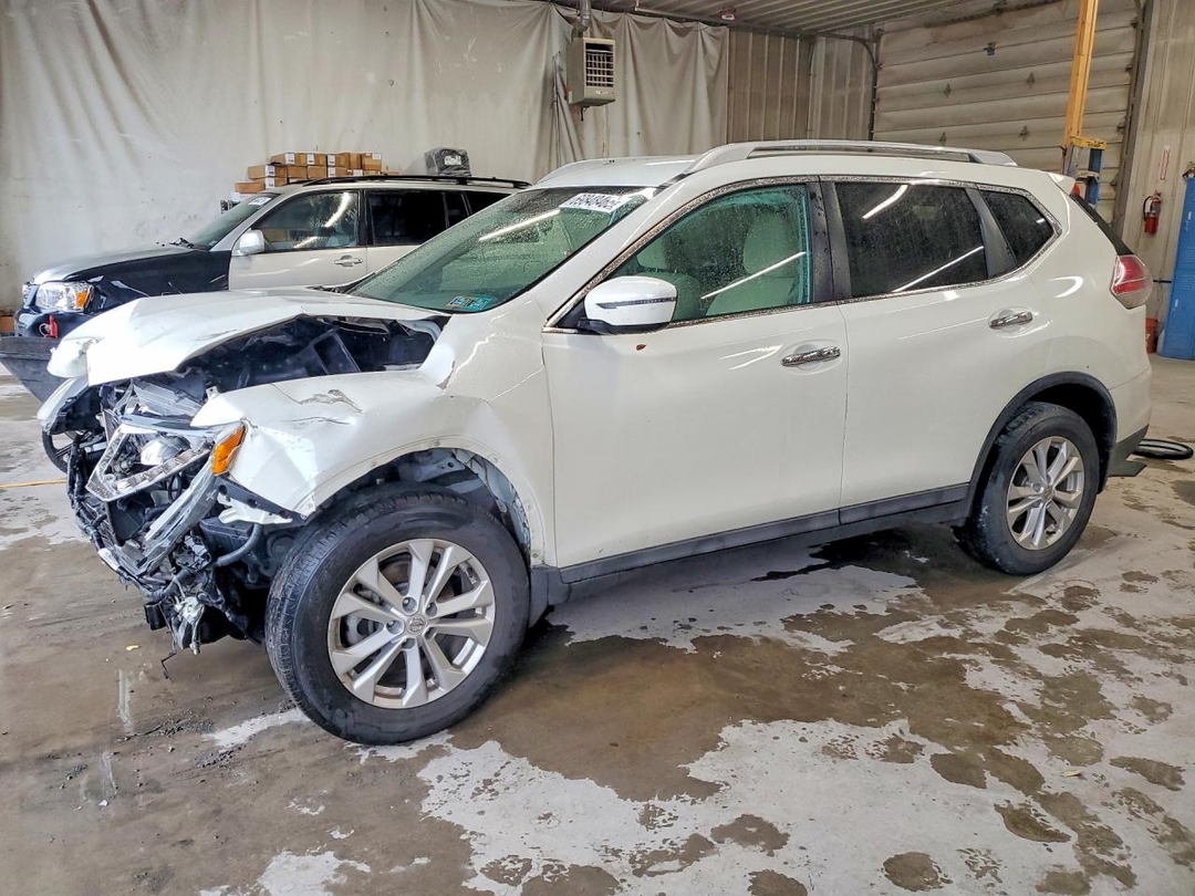 Vue de 2016 NISSAN ROGUE SV, angle 1