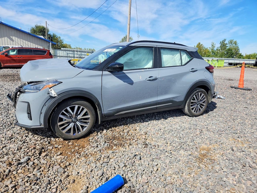 Вид 2024 NISSAN KICKS SR, угол 1