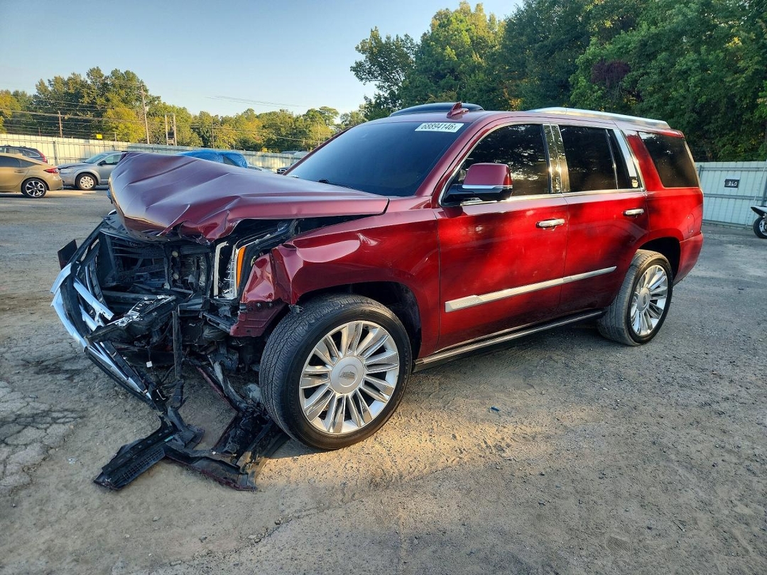 Vue de 2016 CADILLAC ESCALADE PLATINUM, angle 1