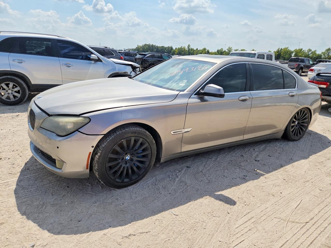 منظر 2012 BMW 750 LI، زاوية 1