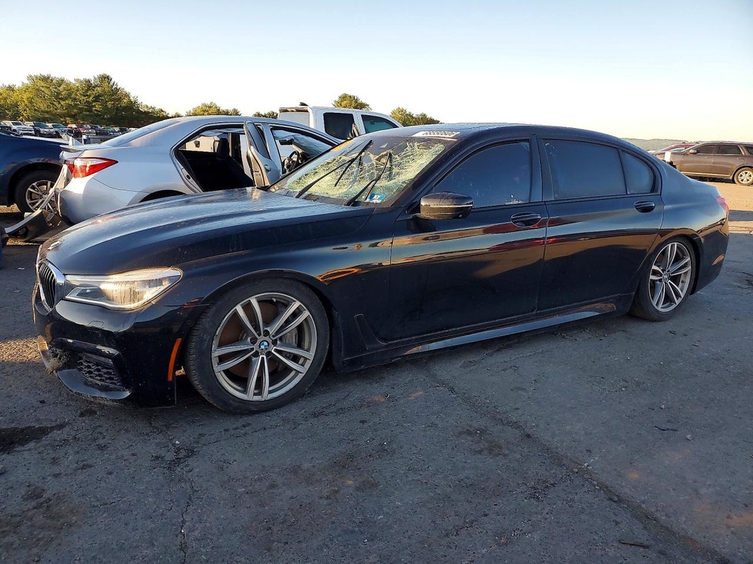 Vue de 2016 BMW 750 XI, angle 1