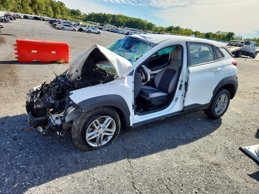 Vue de 2023 HYUNDAI KONA SE, angle 1