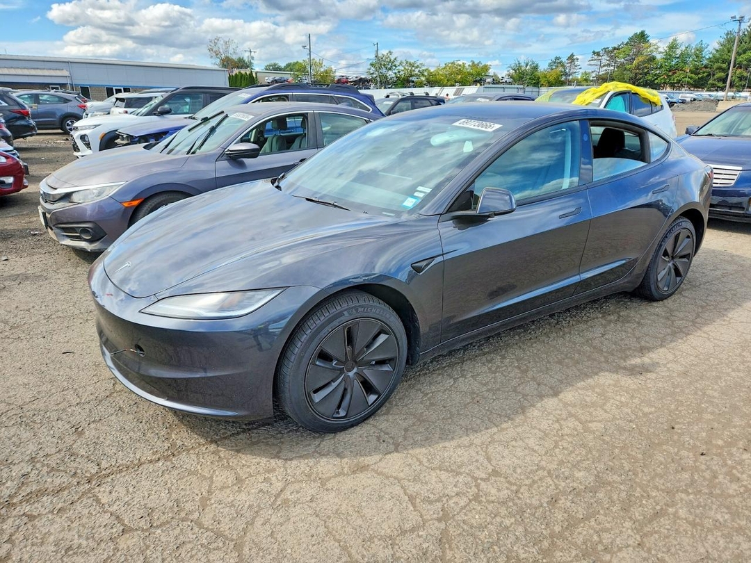 Vue de 2025 TESLA MODEL 3, angle 1