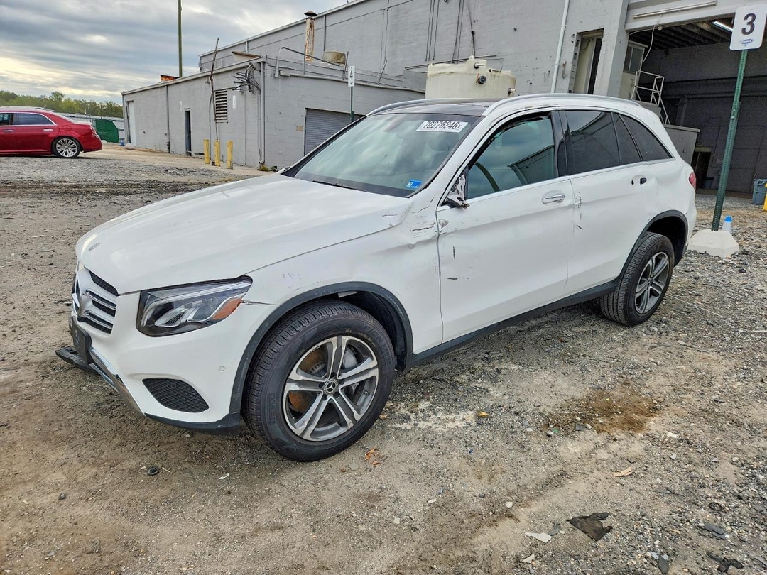 Vista de 2018 MERCEDES-BENZ GLC 300, ángulo 1