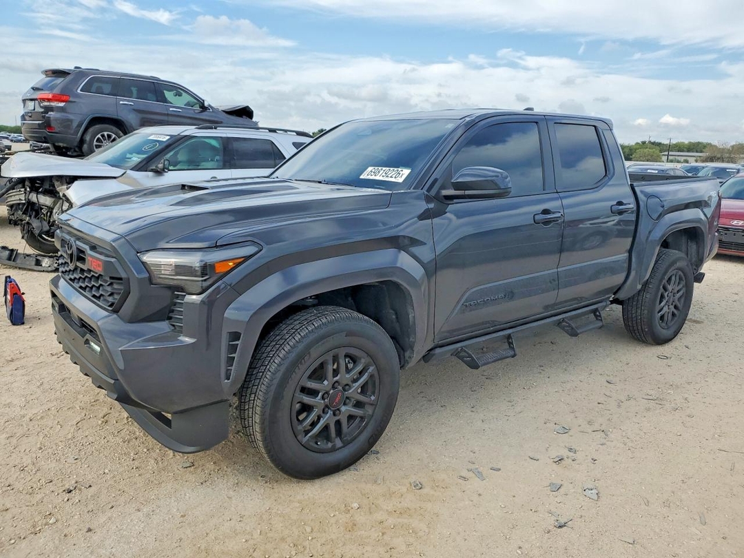 منظر 2026 TOYOTA TACOMA TRD SPORT، زاوية 1