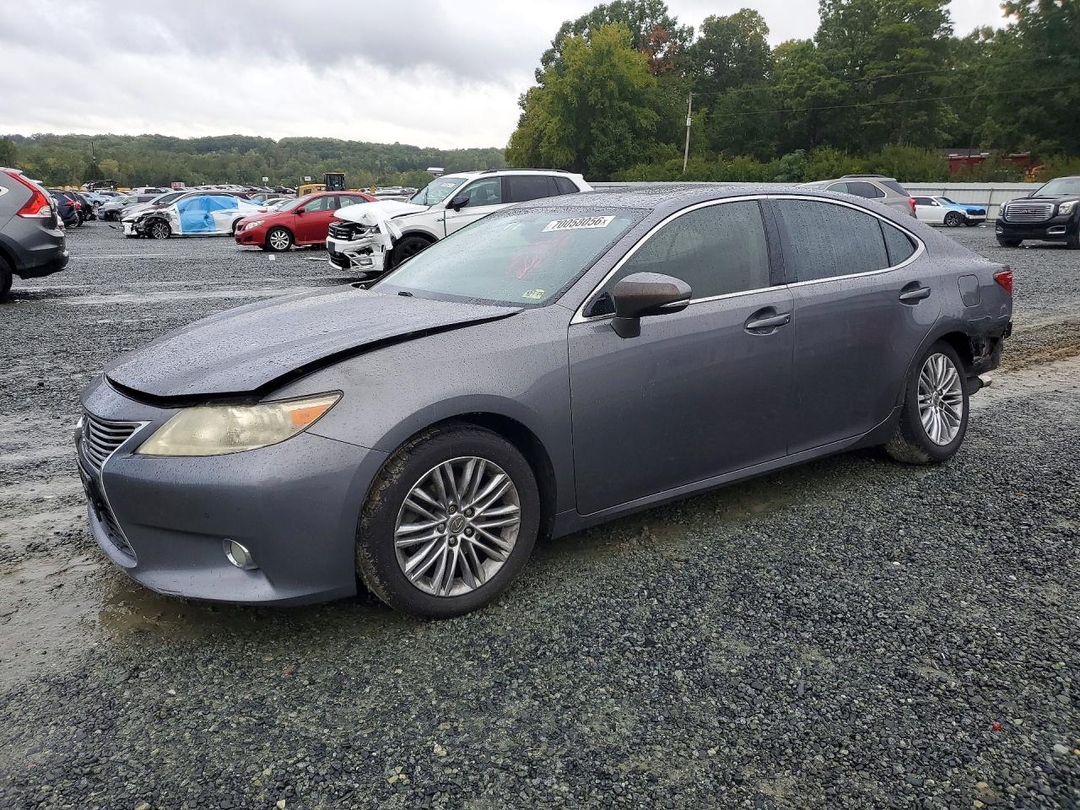Вид 2013 LEXUS ES 350, угол 1