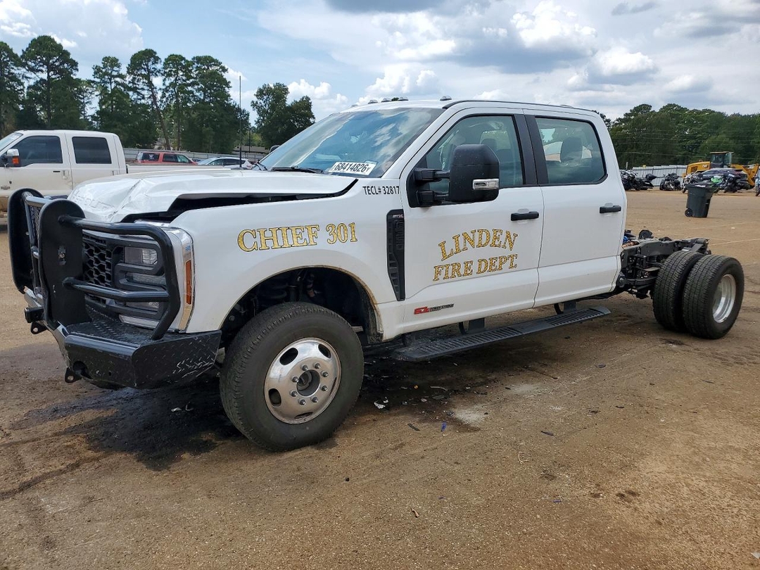 منظر 2026 FORD F350، زاوية 1