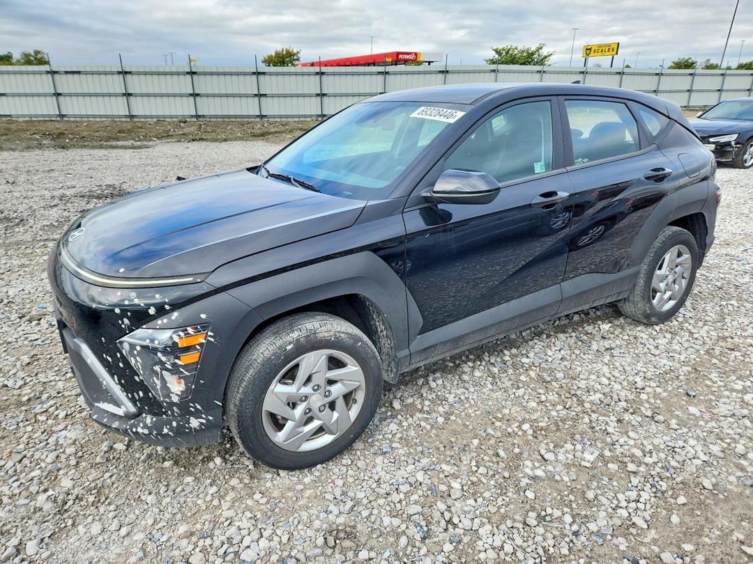 Vue de 2025 HYUNDAI KONA SE, angle 1