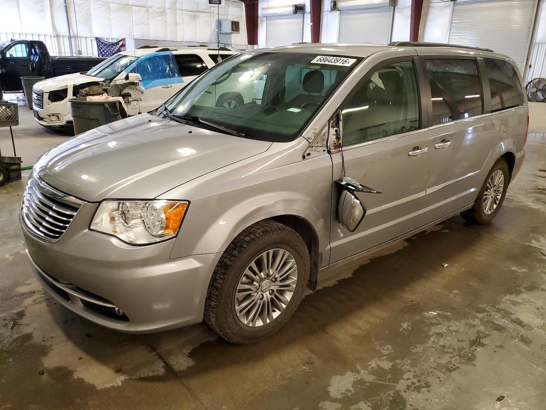Vue de 2015 CHRYSLER TOWN &amp; COUNTRY TOURING L, angle 1