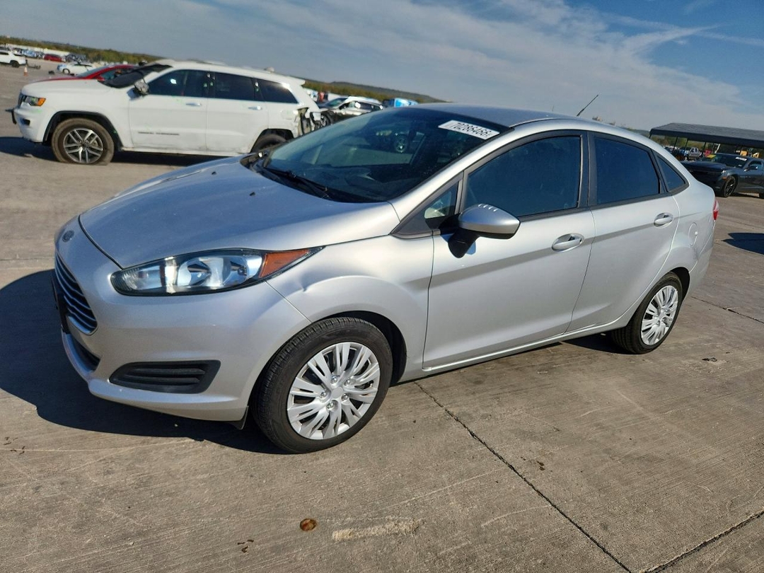Vue de 2014 FORD FIESTA S, angle 1