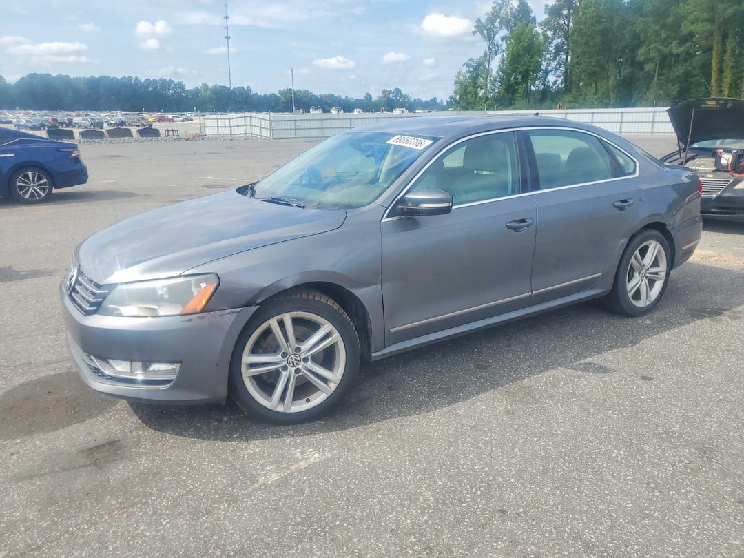 Vista de 2013 VOLKSWAGEN PASSAT SEL, ángulo 1
