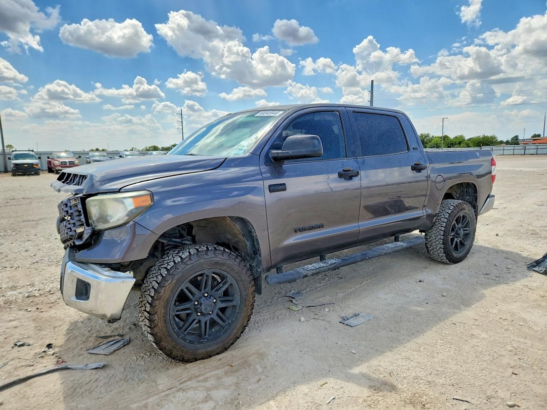 منظر 2018 TOYOTA TUNDRA CREWMAX SR5، زاوية 1