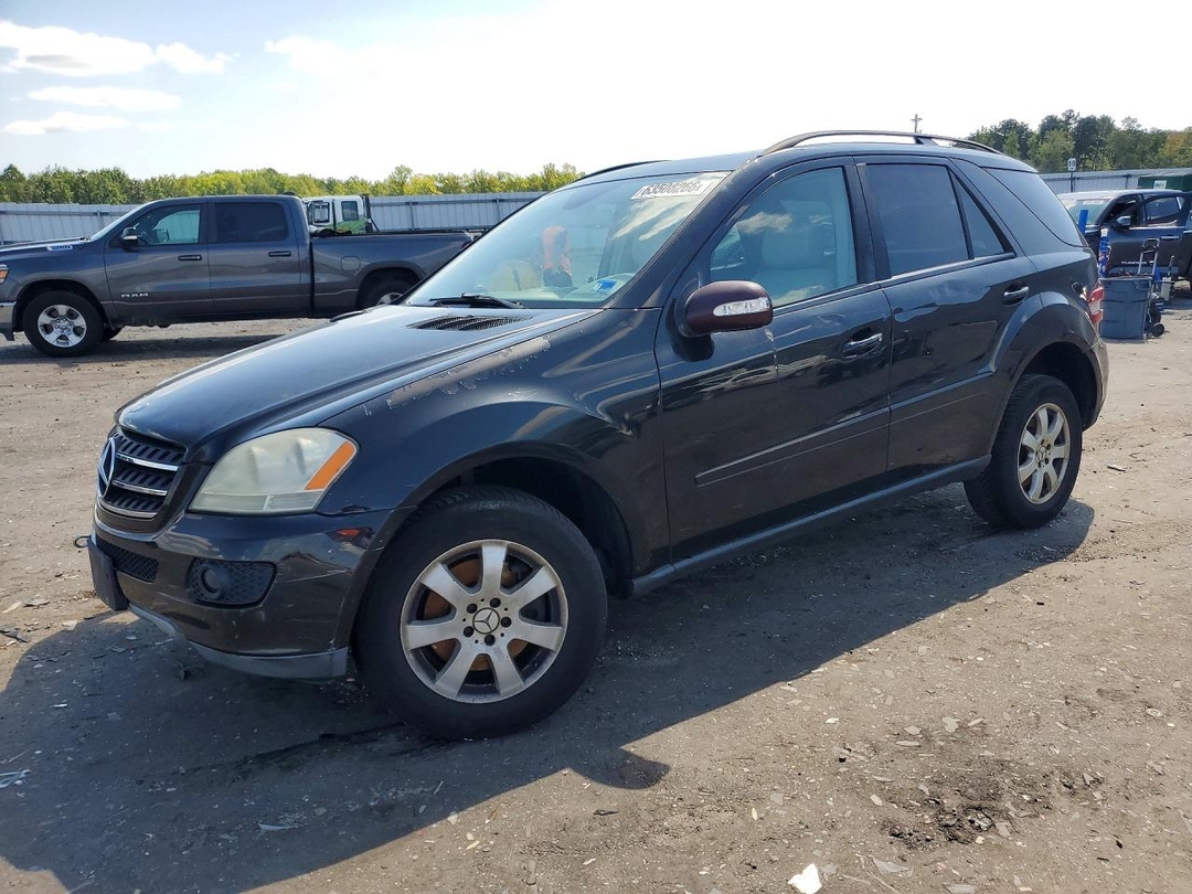 Vue de 2007 MERCEDES-BENZ ML 350, angle 1