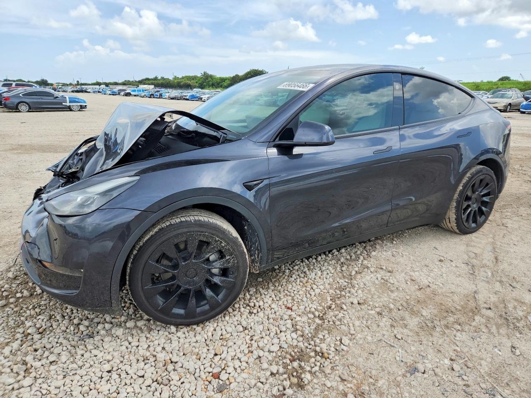 Vue de 2024 TESLA MODEL Y, angle 1