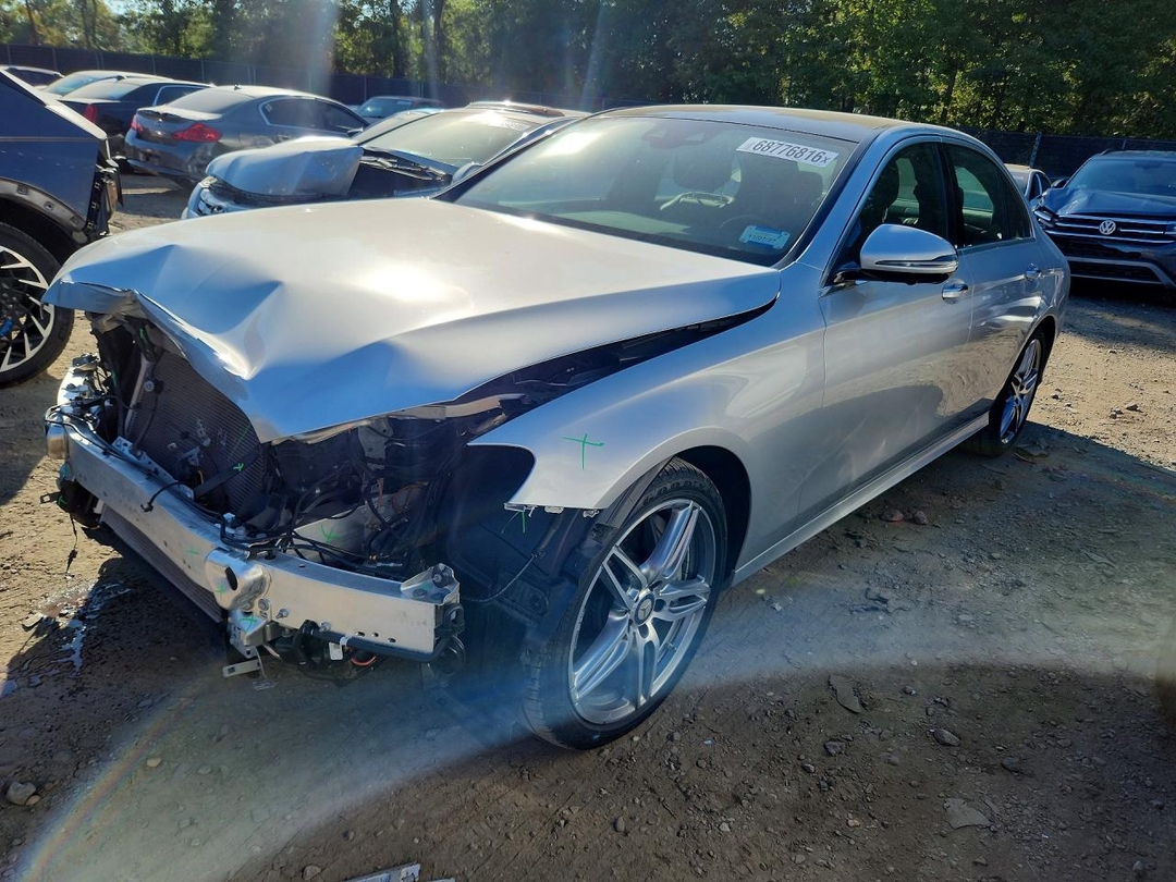 منظر 2017 MERCEDES-BENZ E 300 4MATIC، زاوية 1