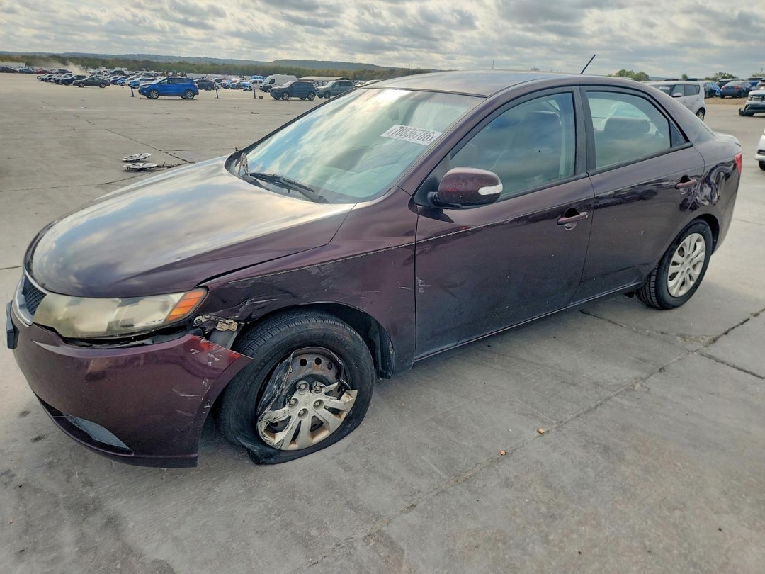 Вид 2010 KIA FORTE EX, угол 1