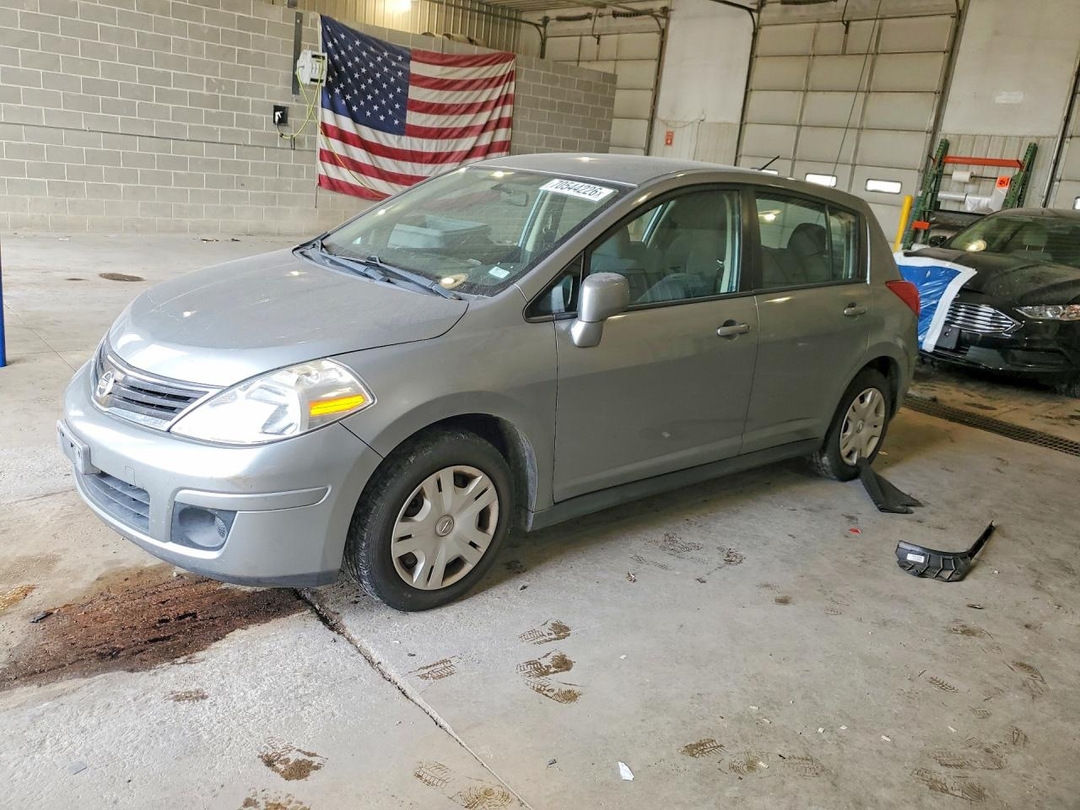 منظر 2011 NISSAN VERSA 1.8 S، زاوية 1