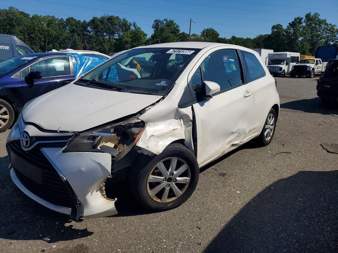 Vue de 2015 TOYOTA YARIS 3-DOOR LE, angle 1