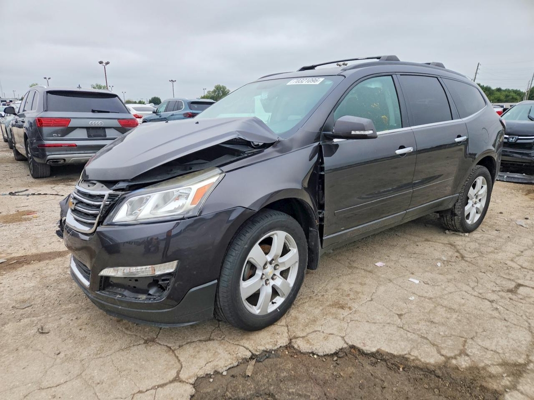 Вид 2017 CHEVROLET TRAVERSE LT, угол 1