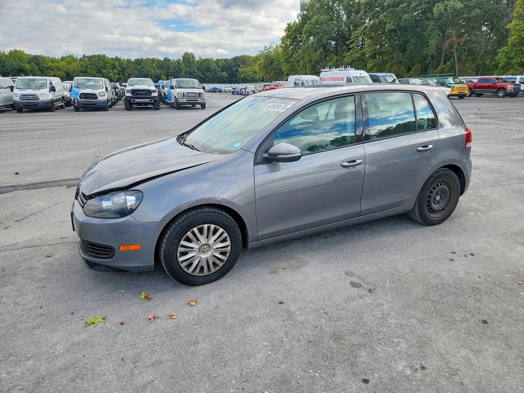 Vue de 2014 VOLKSWAGEN GOLF, angle 1