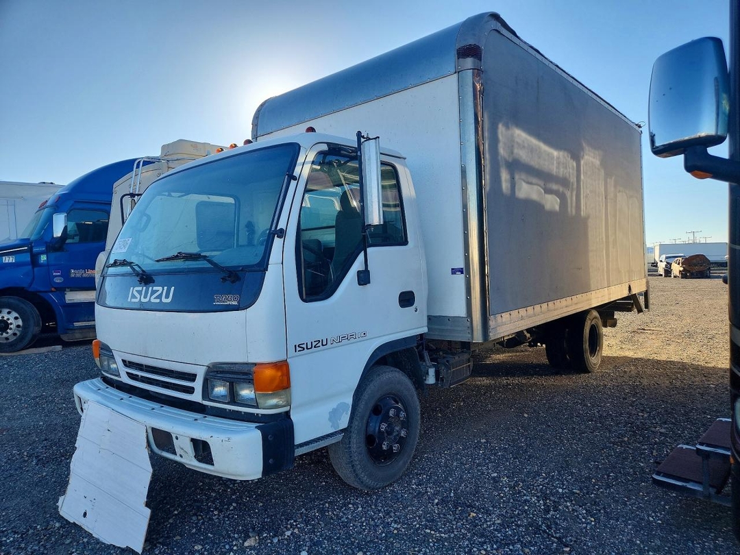 Vue de 2003 ISUZU NPR, angle 1
